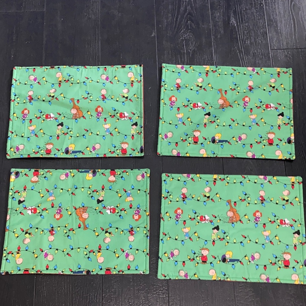 Snoopy Charlie Brown Christmas holiday Placemats Set of 4 reversible Red‎